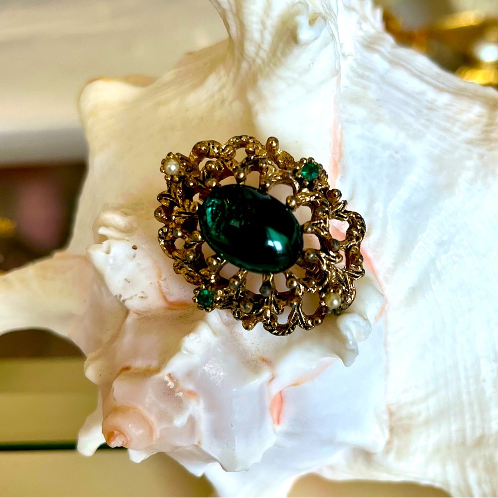 Western Antique Jewelry Victorian Elegance Green Stone Brooch